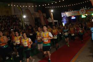 BIB: 0902, 00902
                            <button type="button" onclick="openModal(9884818)" class="btn btn-primary btn-sm float-right btn-popup" data-toggle="modal" data-target=".modal-high-quality">
                        <i class="fas fa-shopping-cart"></i> Add to Cart
                    </button>
                                            <button type="button" onclick="isThisMe(9884818, true)" class="btn btn-success btn-sm float-right btn-popup btn-isme hidden" data-toggle="tooltip" data-placement="bottom" title="นี่คือรูปของคุณใช่ไหม คลิกที่นี่เพื่อเอาเข้าอัลบั้ม">
                        <i class="fas fa-plus"></i> Add to album
                    </button>
                    <button type="button" onclick="isThisMe(9884818, false)" class="btn btn-warning btn-sm float-right btn-popup btn-isnotme hidden">
                        <i class="fas fa-ban"></i> Remove from album
                    </button>